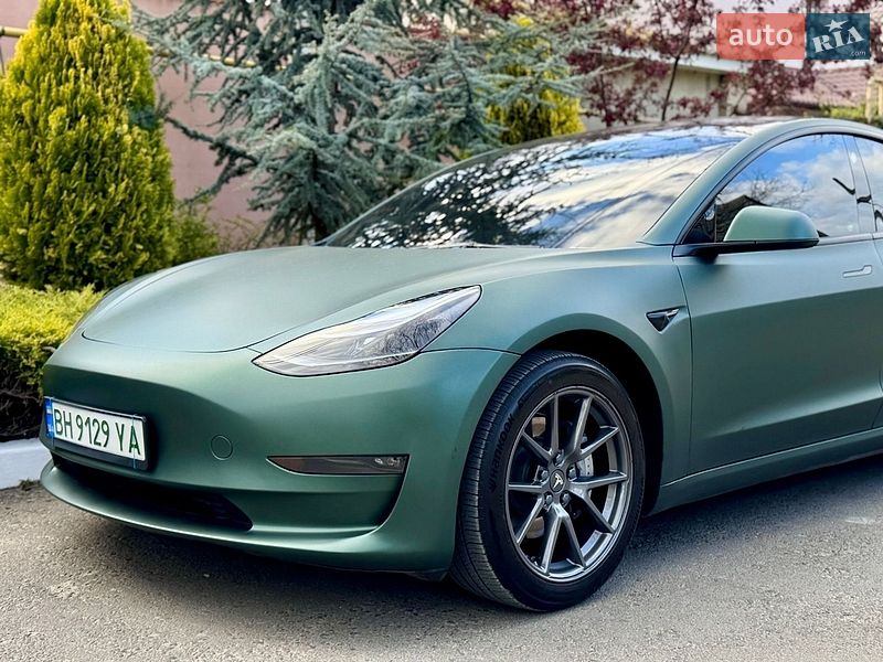 Седан Tesla Model 3 2023 в Одессе