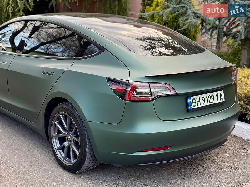 Седан Tesla Model 3 2023 в Одессе
