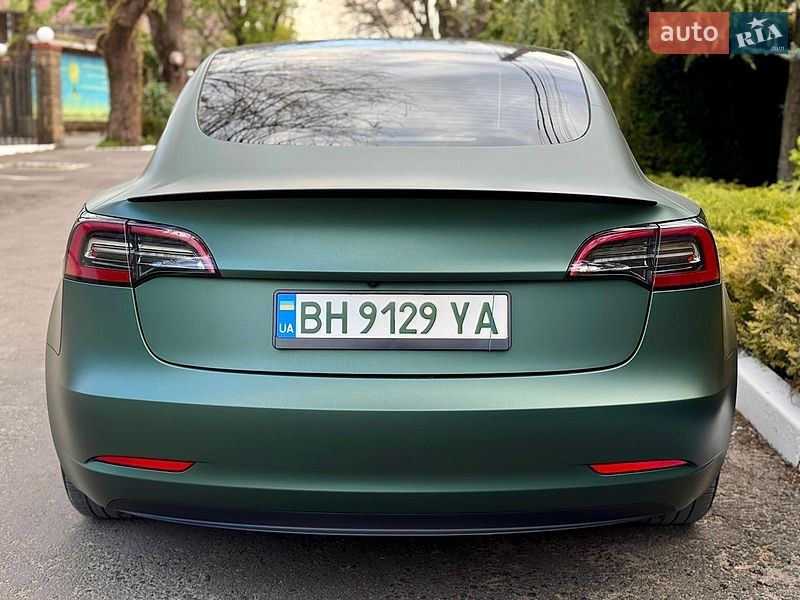 Седан Tesla Model 3 2023 в Одессе