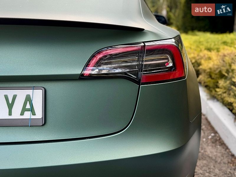 Седан Tesla Model 3 2023 в Одессе