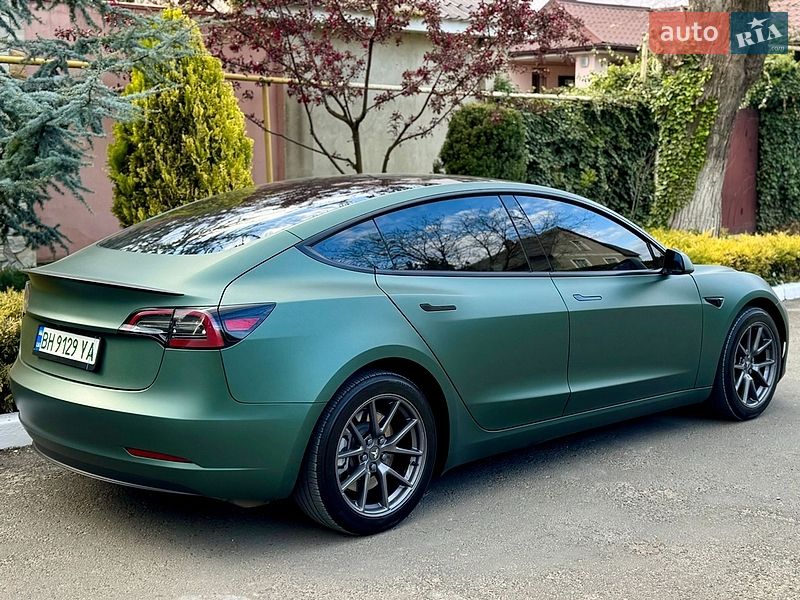 Седан Tesla Model 3 2023 в Одессе