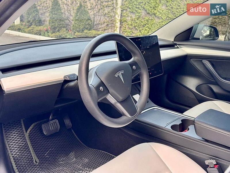 Седан Tesla Model 3 2023 в Одессе
