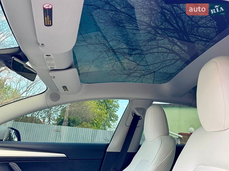 Седан Tesla Model 3 2023 в Одессе