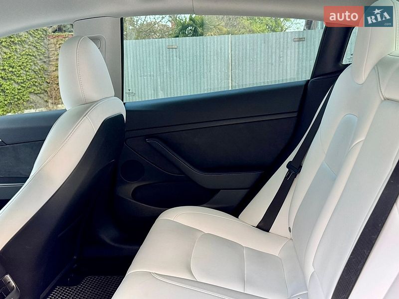 Седан Tesla Model 3 2023 в Одессе