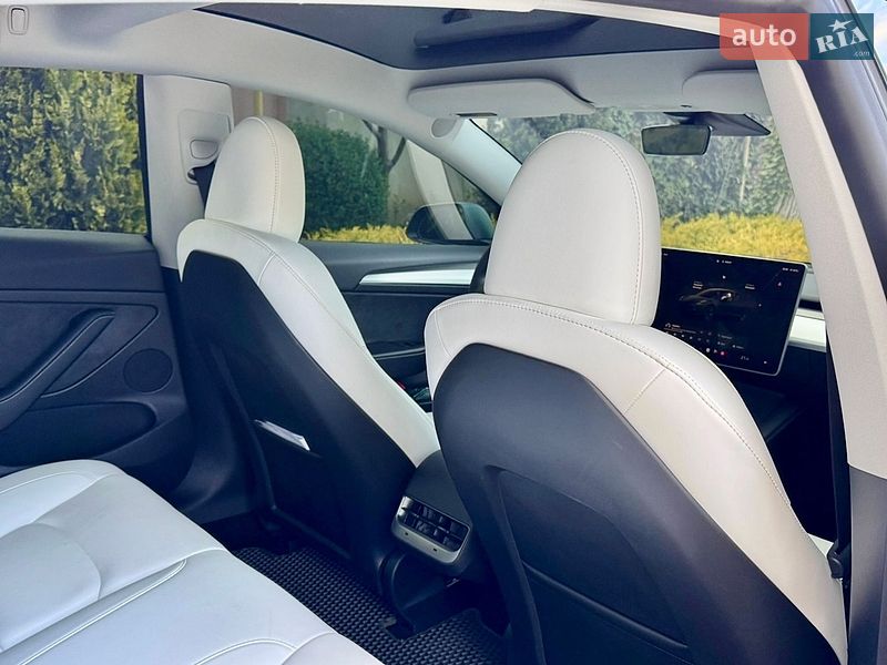 Седан Tesla Model 3 2023 в Одессе