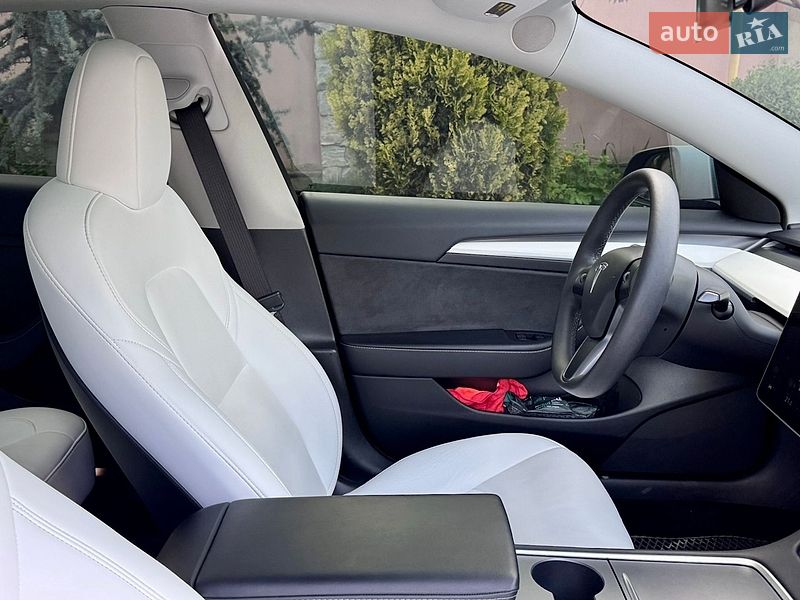 Седан Tesla Model 3 2023 в Одессе