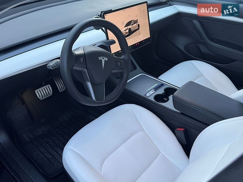Седан Tesla Model 3 2022 в Львове