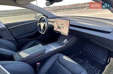 Седан Tesla Model 3 2024 в Львове