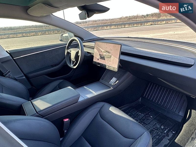 Седан Tesla Model 3 2024 в Львове