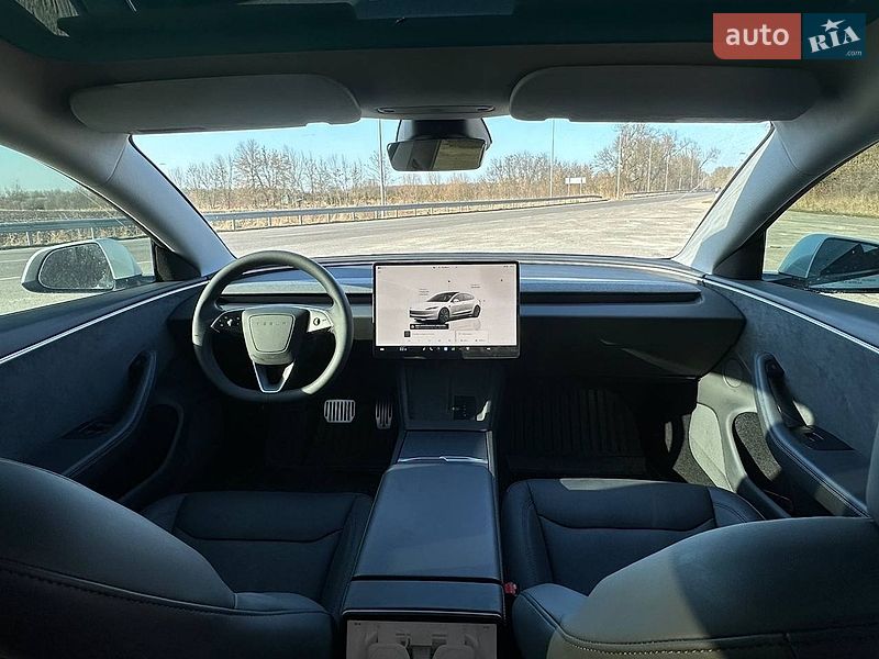 Седан Tesla Model 3 2024 в Львове