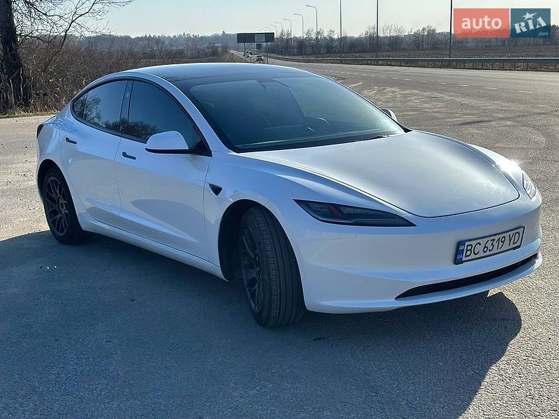 Седан Tesla Model 3 2024 в Львове