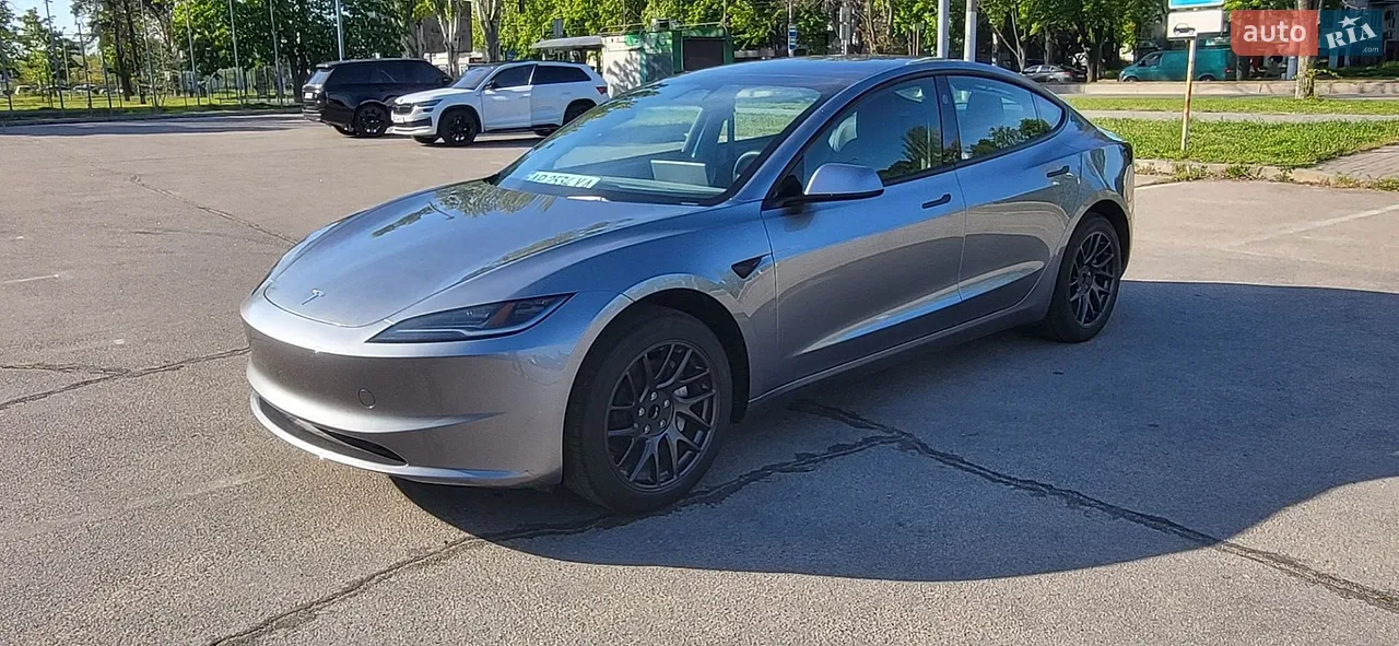 2025 Tesla Model 3 - мініатюра 8