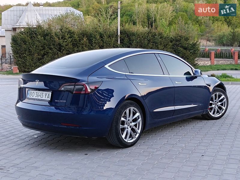 Седан Tesla Model 3 2020 в Кременце