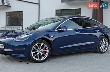 Седан Tesla Model 3 2020 в Кременце