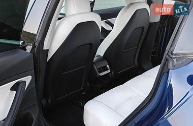 Седан Tesla Model 3 2020 в Кременце