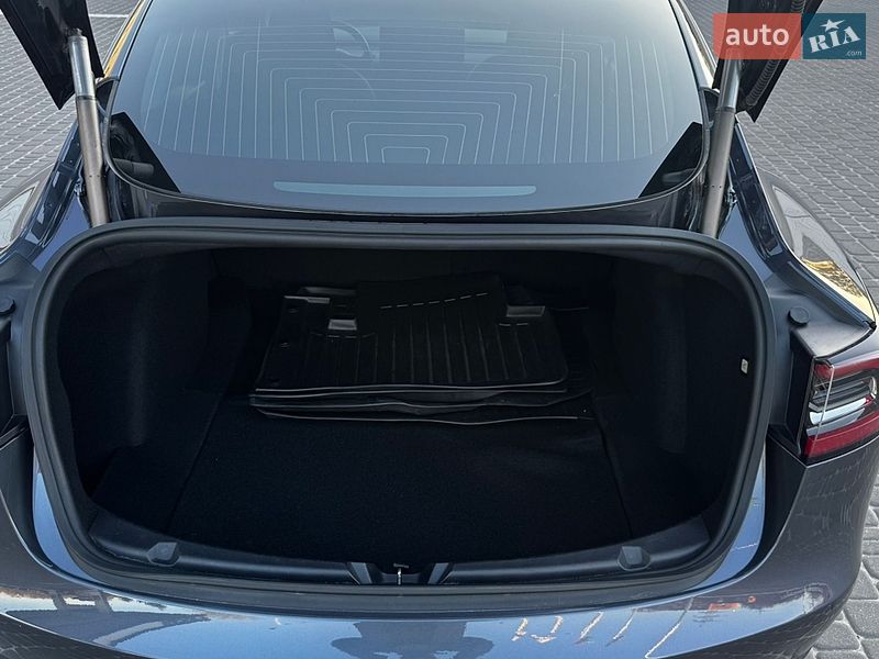 Седан Tesla Model 3 2020 в Днепре