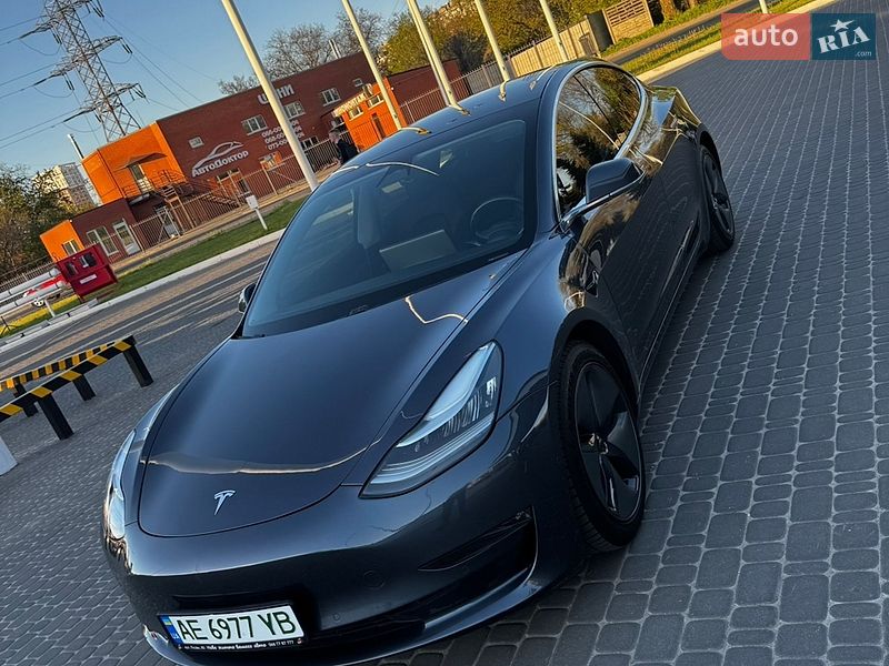 Седан Tesla Model 3 2020 в Днепре