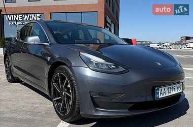 Седан Tesla Model 3 2018 в Киеве