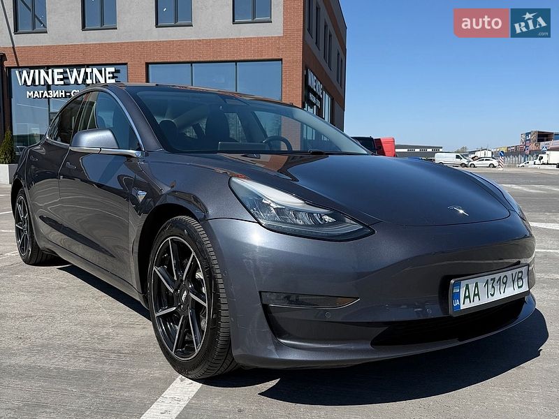 Седан Tesla Model 3 2018 в Киеве