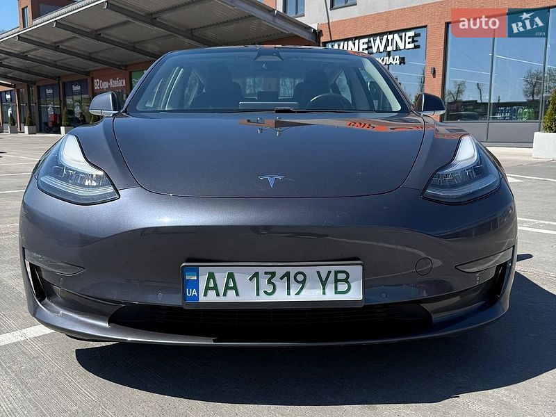 Седан Tesla Model 3 2018 в Киеве