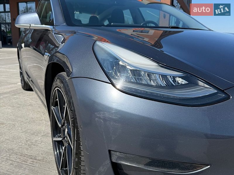 Седан Tesla Model 3 2018 в Киеве