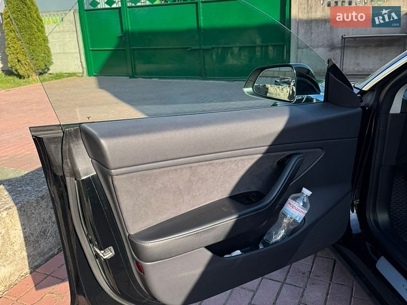 Седан Tesla Model 3 2019 в Києві