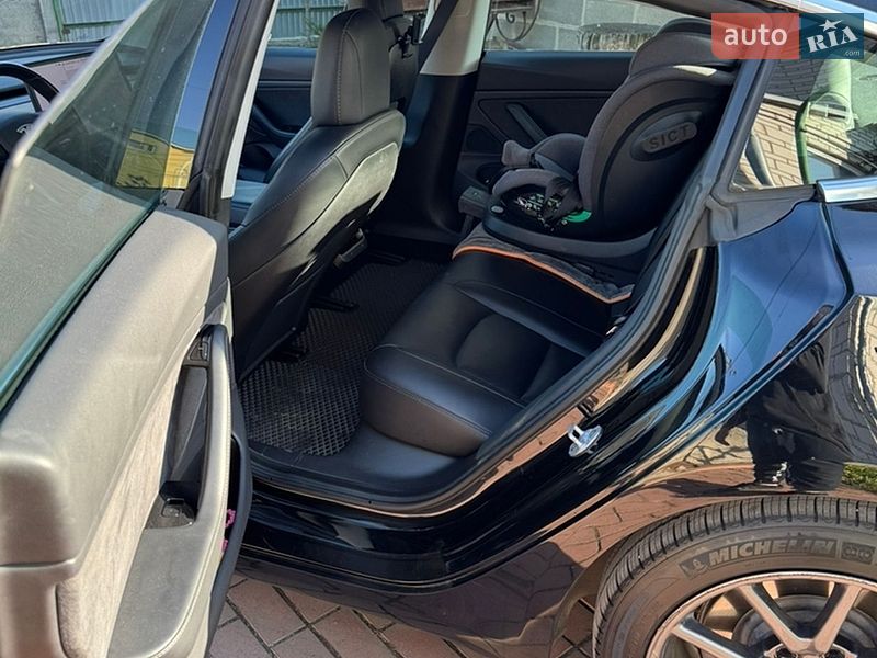 Седан Tesla Model 3 2019 в Києві