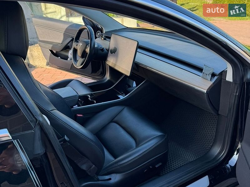 Седан Tesla Model 3 2019 в Києві