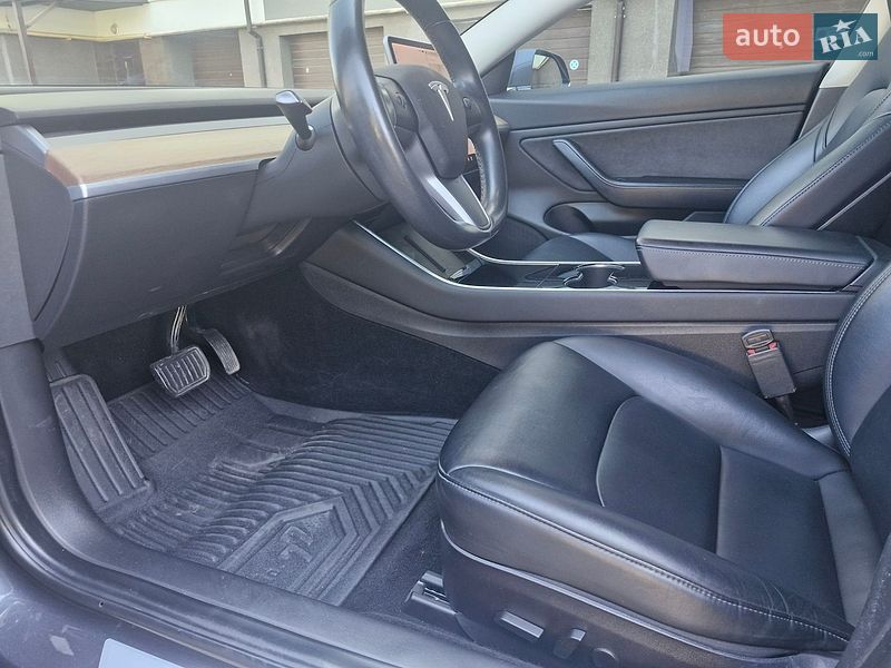 Седан Tesla Model 3 2019 в Ивано-Франковске