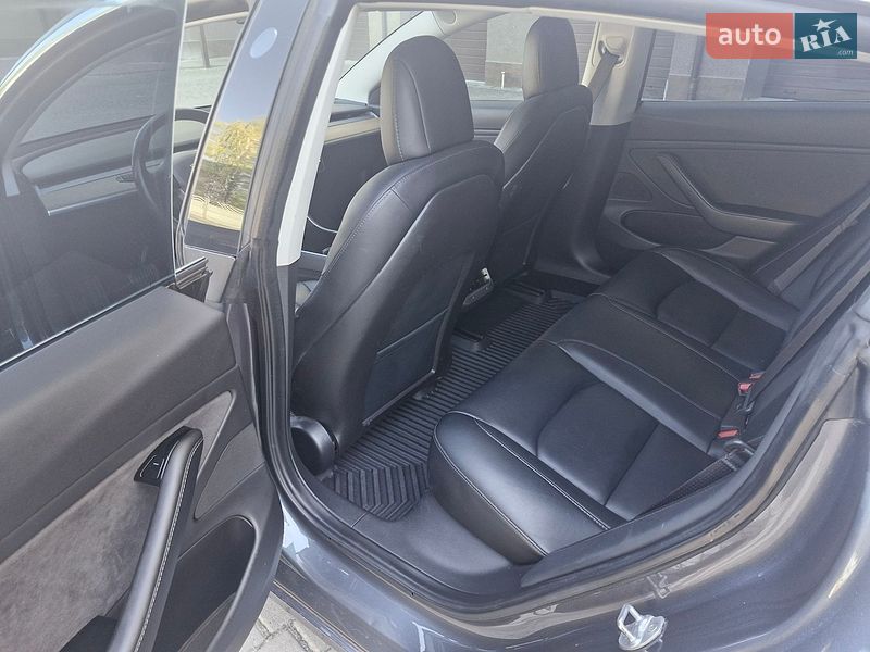 Седан Tesla Model 3 2019 в Ивано-Франковске