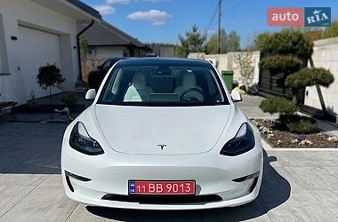 Седан Tesla Model 3 2020 в Львове