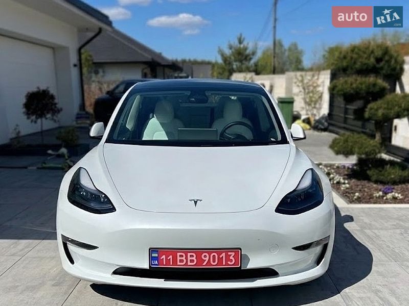 Седан Tesla Model 3 2020 в Львове