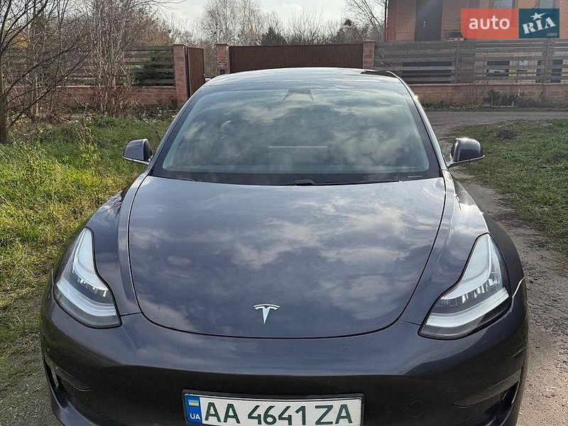 Седан Tesla Model 3 2020 в Києві