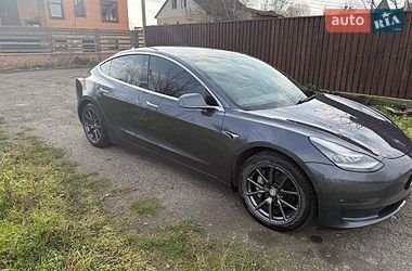 Седан Tesla Model 3 2020 в Києві