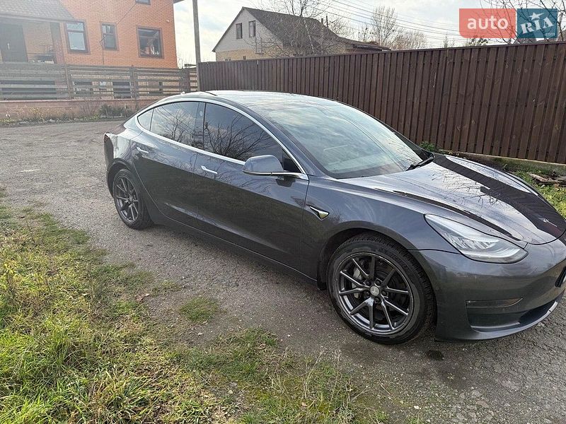 Седан Tesla Model 3 2020 в Києві