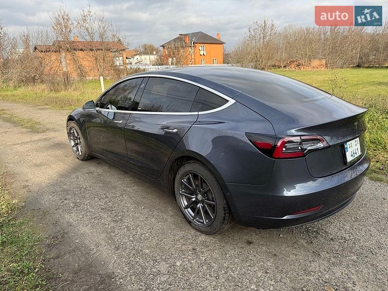 Седан Tesla Model 3 2020 в Киеве