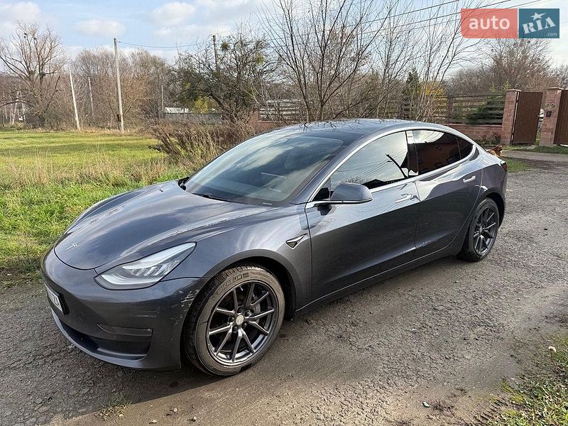 Седан Tesla Model 3 2020 в Києві