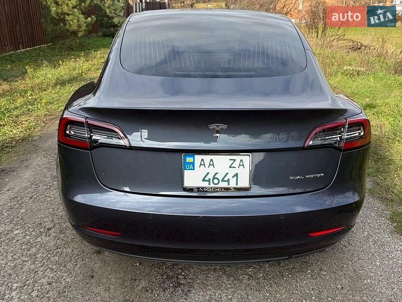 Седан Tesla Model 3 2020 в Києві