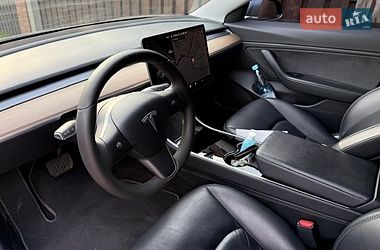 Седан Tesla Model 3 2020 в Киеве