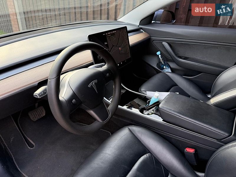 Седан Tesla Model 3 2020 в Киеве