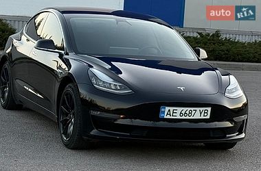 Седан Tesla Model 3 2019 в Дніпрі
