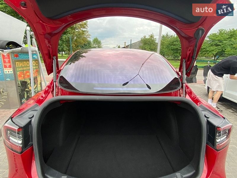 Седан Tesla Model 3 2017 в Луцьку