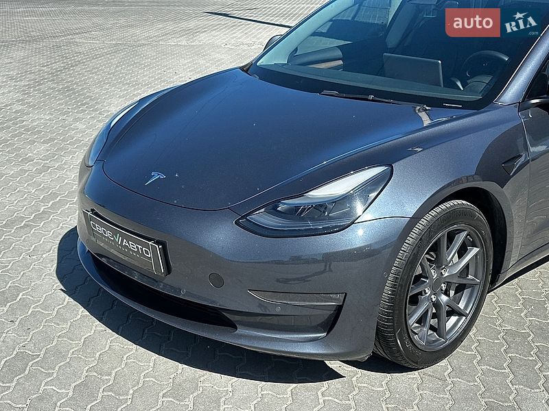 Седан Tesla Model 3 2022 в Львові