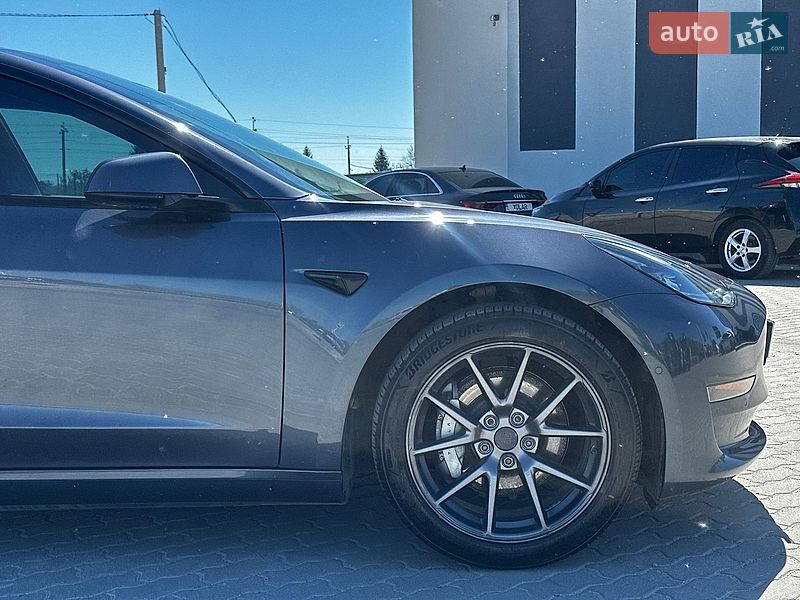 Седан Tesla Model 3 2022 в Львові