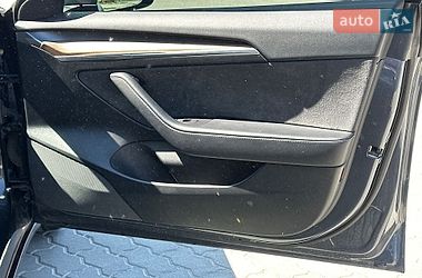 Седан Tesla Model 3 2022 в Львові