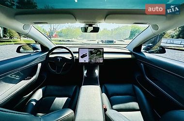 Седан Tesla Model 3 2020 в Киеве
