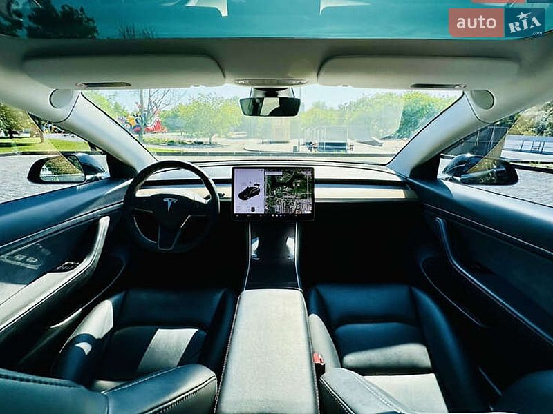 Седан Tesla Model 3 2020 в Киеве