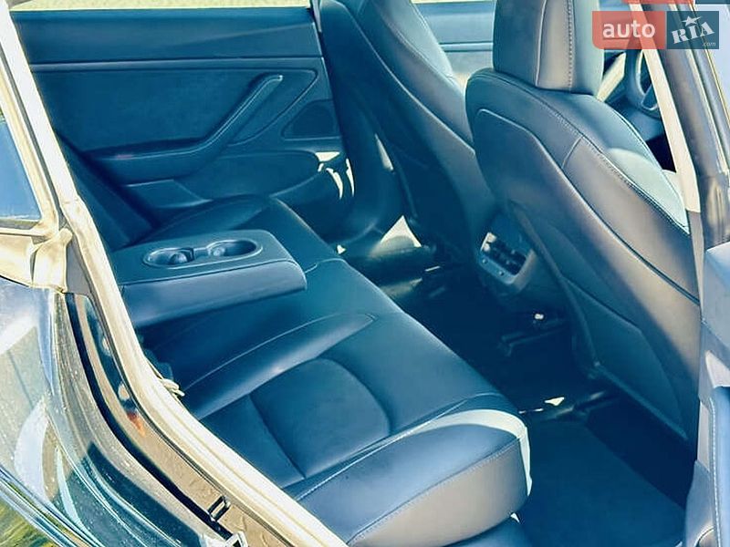 Седан Tesla Model 3 2020 в Киеве