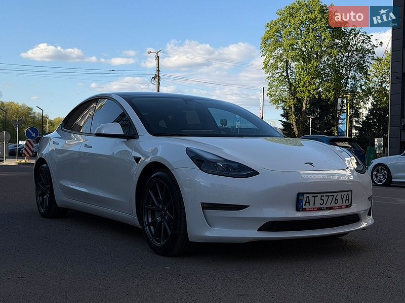 Седан Tesla Model 3 2021 в Ивано-Франковске