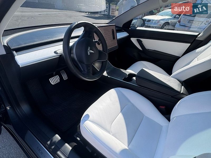 Седан Tesla Model 3 2020 в Одессе